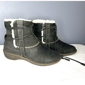 UGG Australia Cove Boots Womens Size 8 Black Sheepskin Lined Leather Ankle